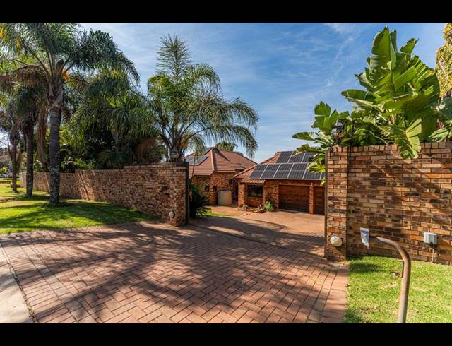4 BEDROOM HOUSE FOR SALE IN NORTHCLIFF